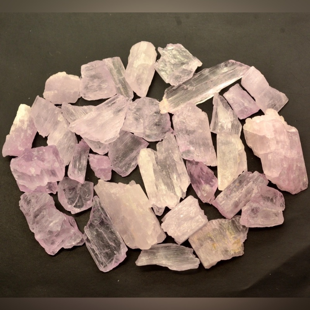 260 CRT SPODUMENE VAR KUNZITE HEALING CRYSTALS FROM AFGHANISTAN